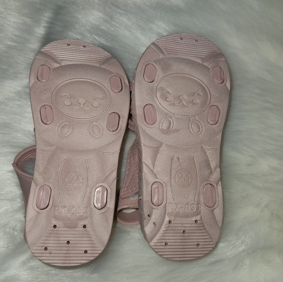 NWOT !! TODDLER SANDALS - Picture 3 of 7
